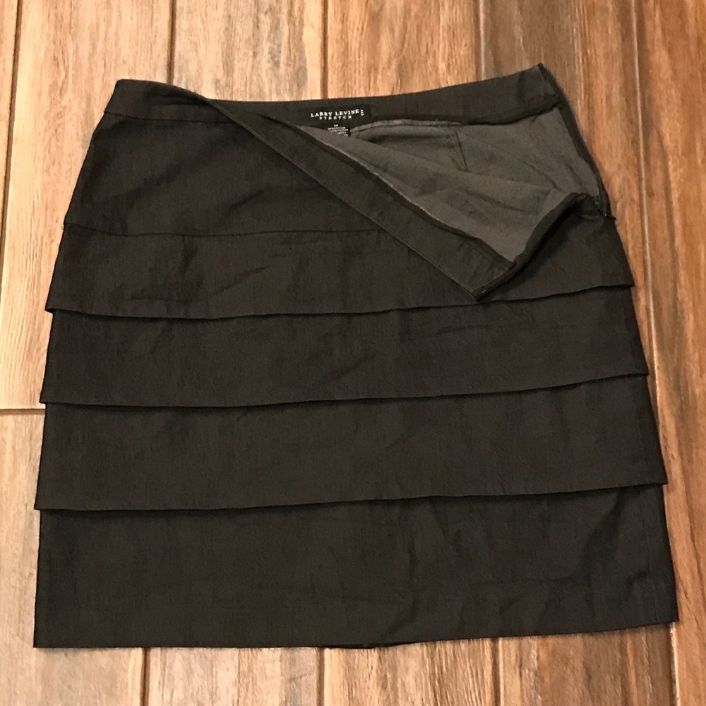LN Larry Levine brand Women's skirt with layers - Picture 2 of 6